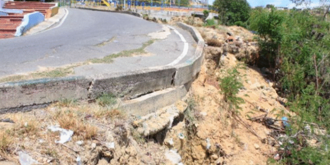 Hasta 15 casas en riesgo si se derrumba este histórico monumento en Cúcuta